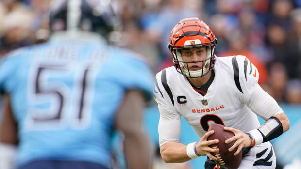 Cincinnati Bengals quarterback Joe Burrow (9) looks for an opening to pass as they face the Tennessee Titans during the second quarter at Nissan Stadium Sunday, Nov. 27, 2022, in Nashville, Tenn. Nfl Cincinnati Bengals At Tennessee Titans